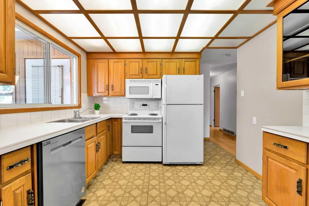 5247 Thomas Street NE Calgary AB T2K 3V6