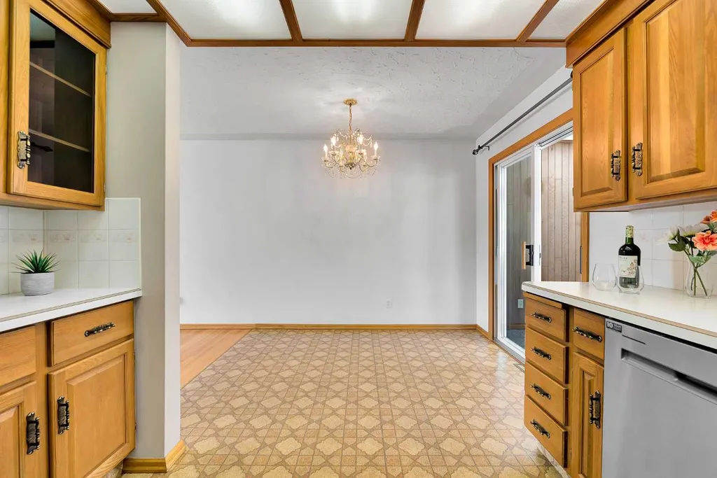 5247 Thomas Street NE Calgary AB T2K 3V6