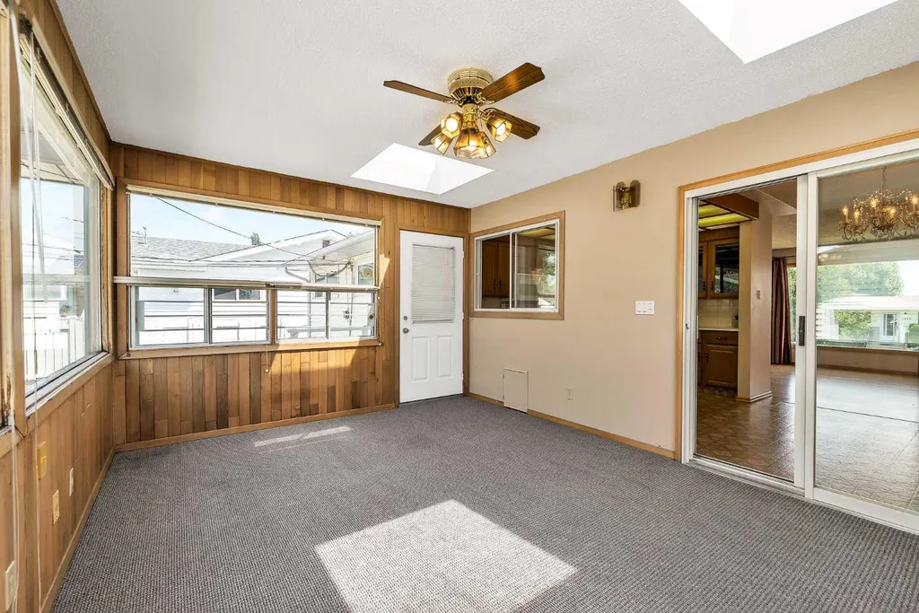 5247 Thomas Street NE Calgary AB T2K 3V6
