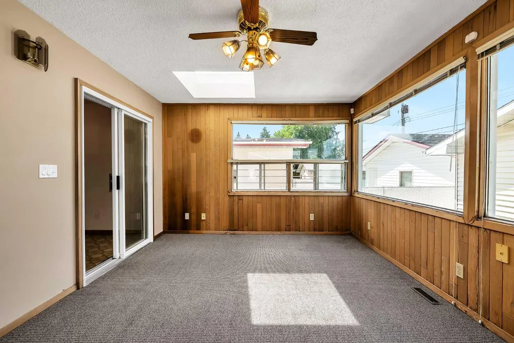 5247 Thomas Street NE Calgary AB T2K 3V6