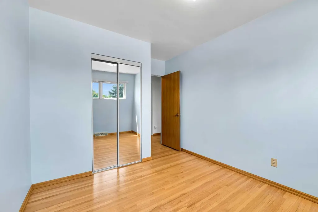 5247 Thomas Street NE Calgary AB T2K 3V6