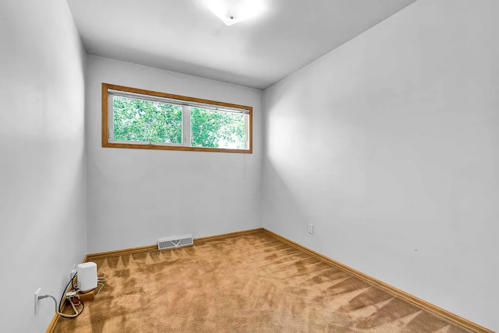 5247 Thomas Street NE Calgary AB T2K 3V6