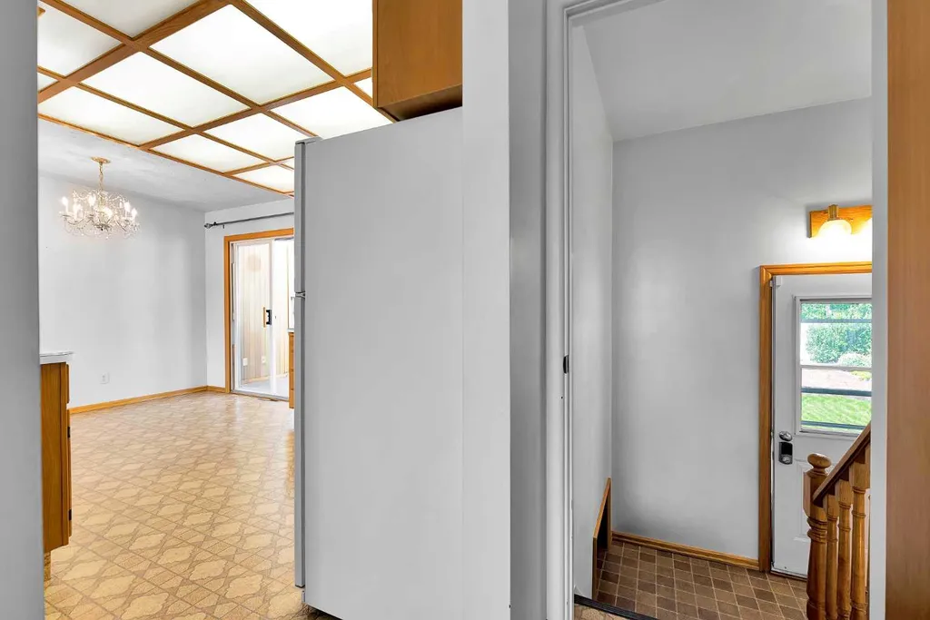 5247 Thomas Street NE Calgary AB T2K 3V6