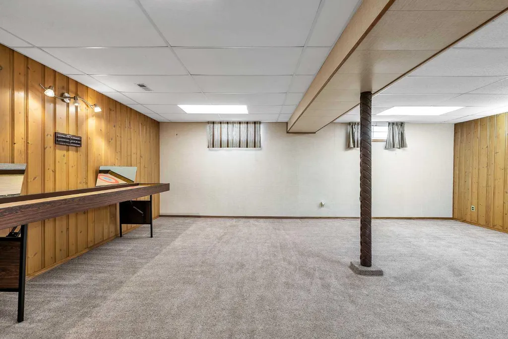 5247 Thomas Street NE Calgary AB T2K 3V6