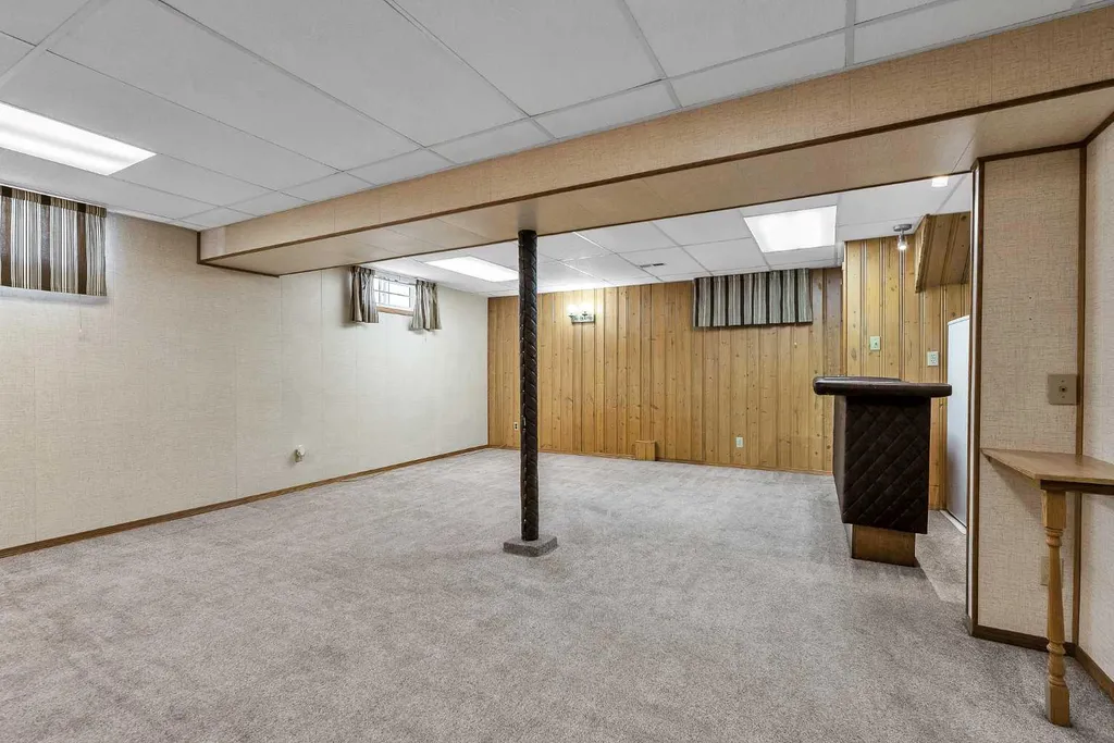 5247 Thomas Street NE Calgary AB T2K 3V6
