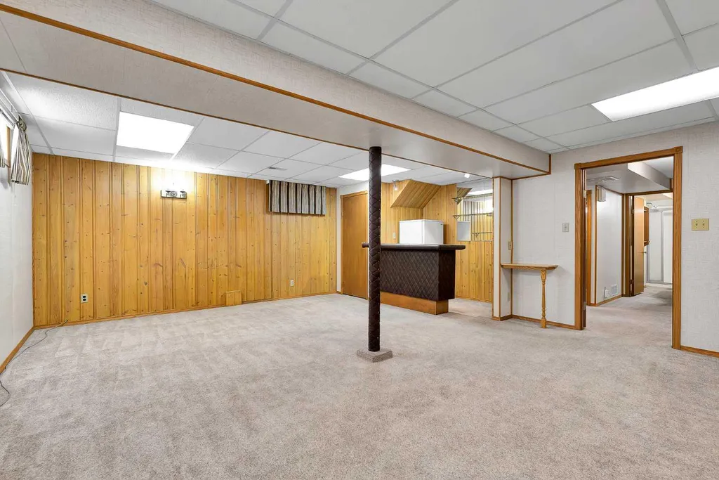 5247 Thomas Street NE Calgary AB T2K 3V6