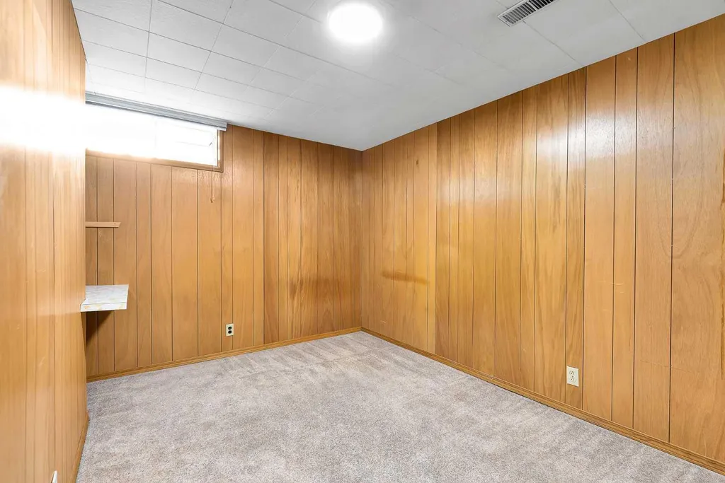5247 Thomas Street NE Calgary AB T2K 3V6