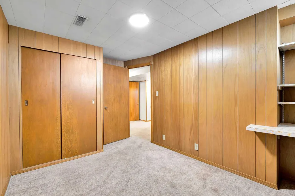 5247 Thomas Street NE Calgary AB T2K 3V6
