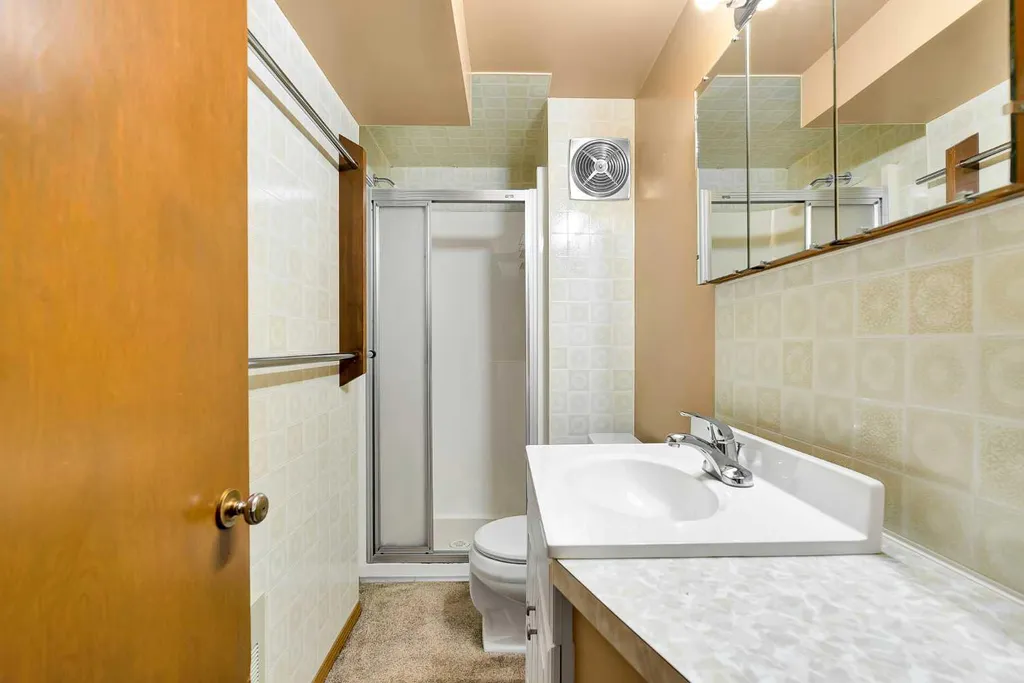 5247 Thomas Street NE Calgary AB T2K 3V6