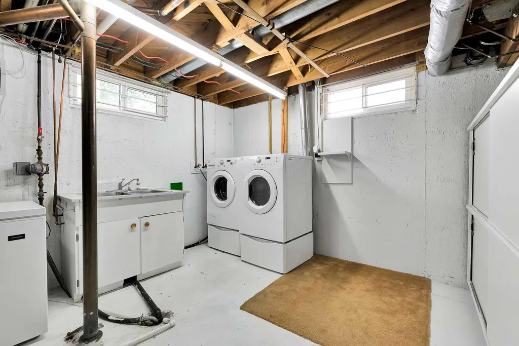 5247 Thomas Street NE Calgary AB T2K 3V6