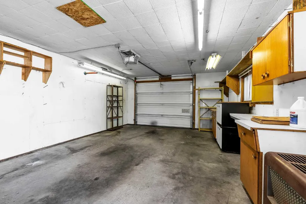 5247 Thomas Street NE Calgary AB T2K 3V6