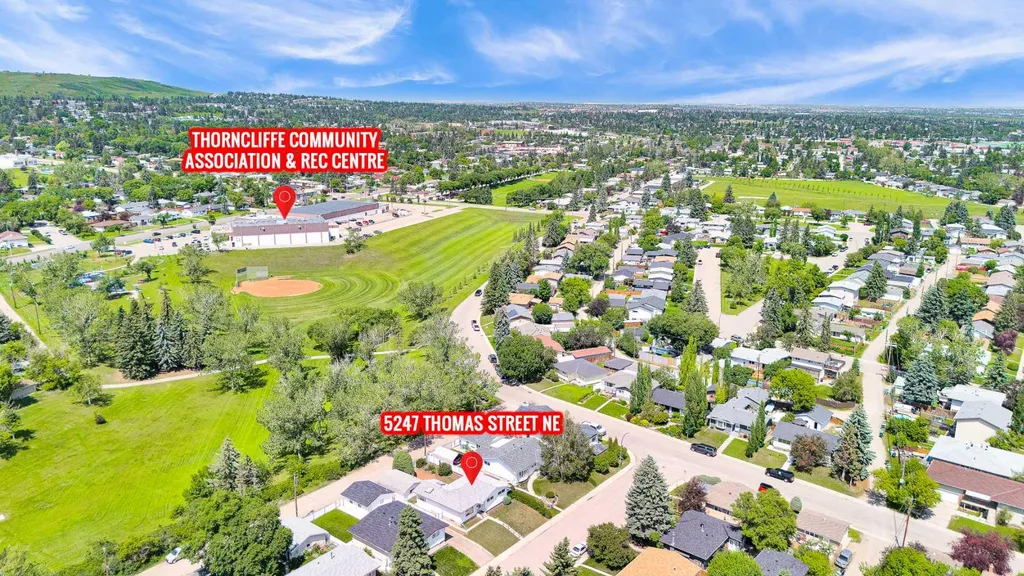 5247 Thomas Street NE Calgary AB T2K 3V6