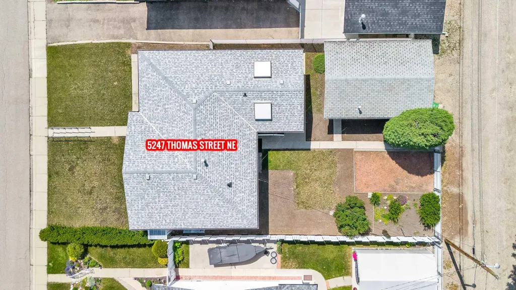 5247 Thomas Street NE Calgary AB T2K 3V6