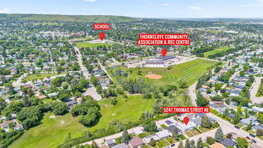 5247 Thomas Street NE Calgary AB T2K 3V6
