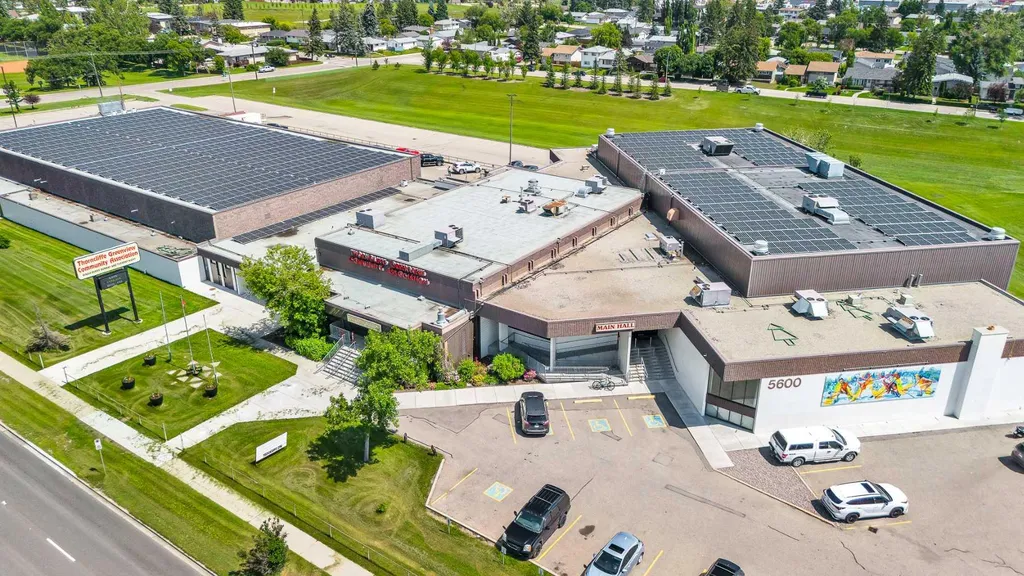 5247 Thomas Street NE Calgary AB T2K 3V6