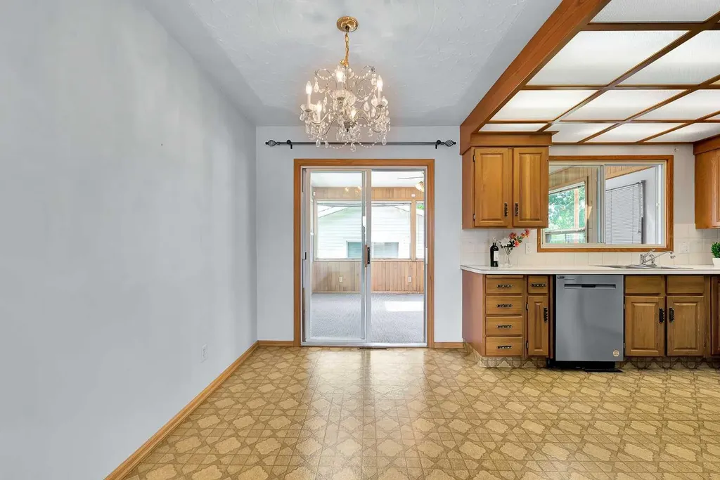 5247 Thomas Street NE Calgary AB T2K 3V6