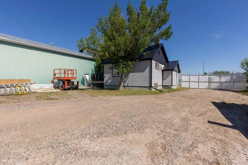 141 Stewart Avenue S Rural Lethbridge County AB T1J 4P4