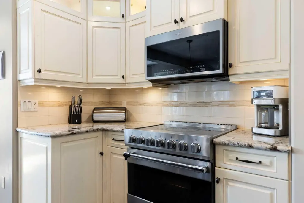 51 Mckenzie Lake Crescent SE Calgary AB T2Z 2P1