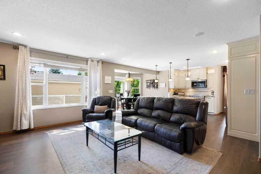 51 Mckenzie Lake Crescent SE Calgary AB T2Z 2P1