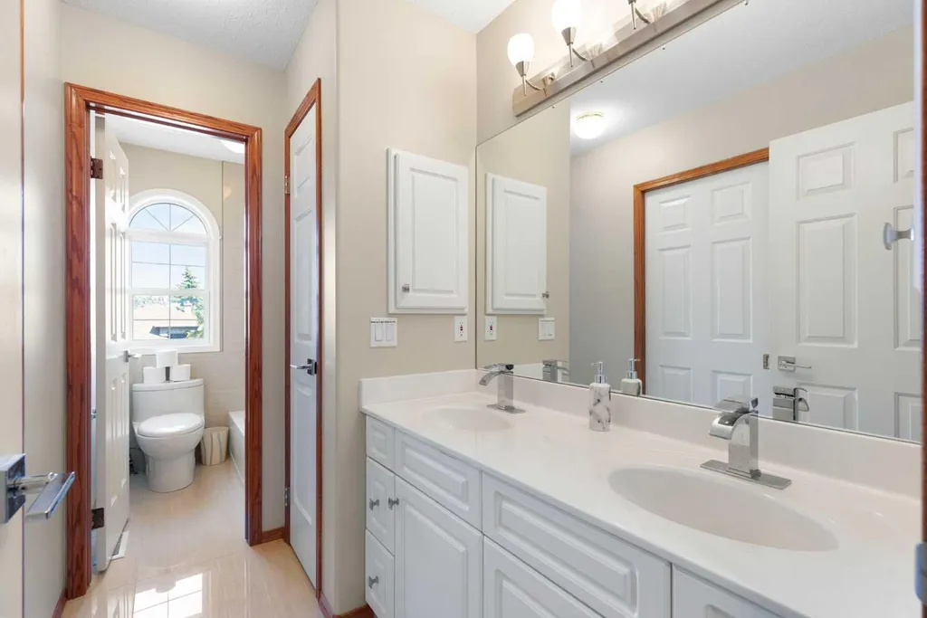51 Mckenzie Lake Crescent SE Calgary AB T2Z 2P1