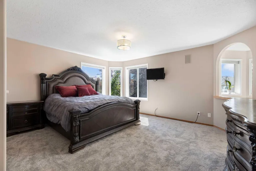 51 Mckenzie Lake Crescent SE Calgary AB T2Z 2P1