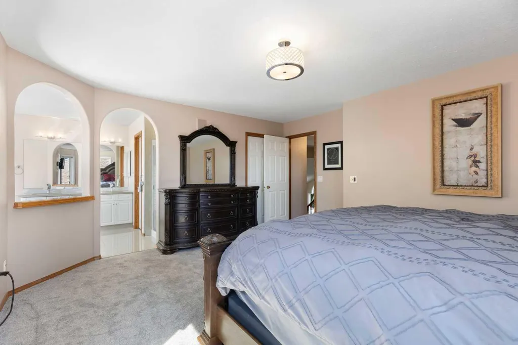 51 Mckenzie Lake Crescent SE Calgary AB T2Z 2P1