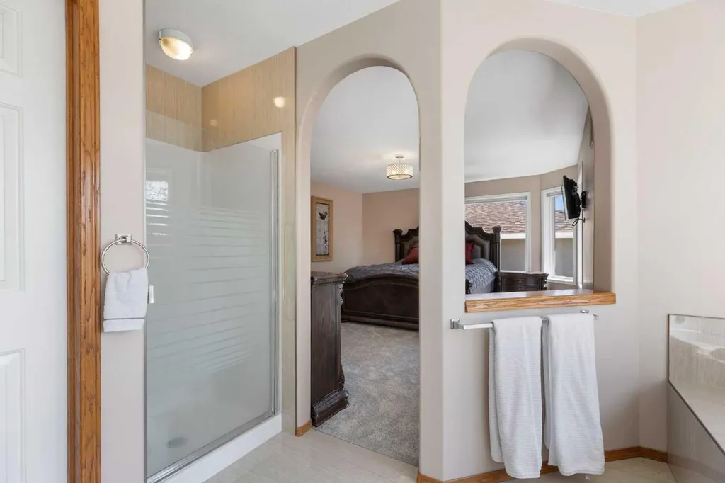51 Mckenzie Lake Crescent SE Calgary AB T2Z 2P1