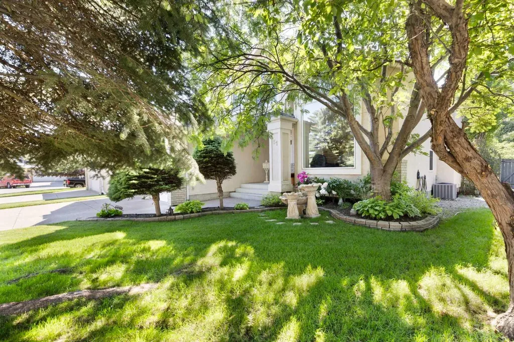 51 Mckenzie Lake Crescent SE Calgary AB T2Z 2P1