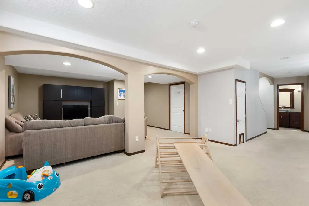 51 Mckenzie Lake Crescent SE Calgary AB T2Z 2P1