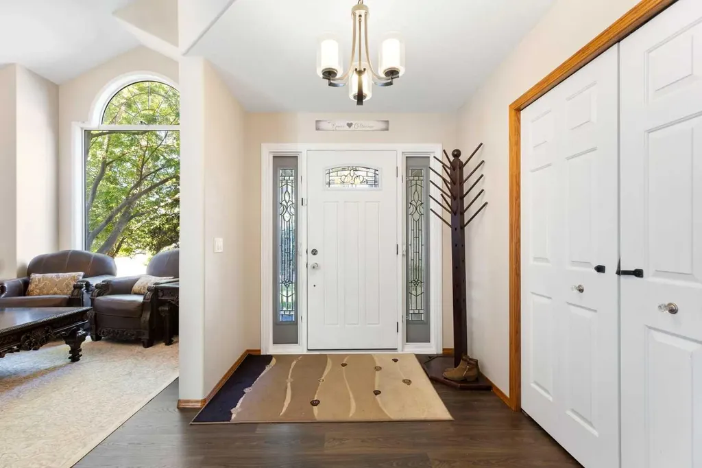 51 Mckenzie Lake Crescent SE Calgary AB T2Z 2P1