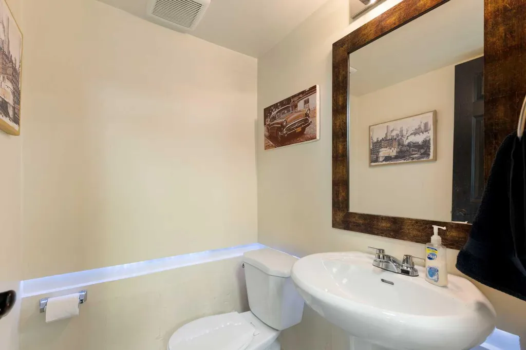 51 Mckenzie Lake Crescent SE Calgary AB T2Z 2P1