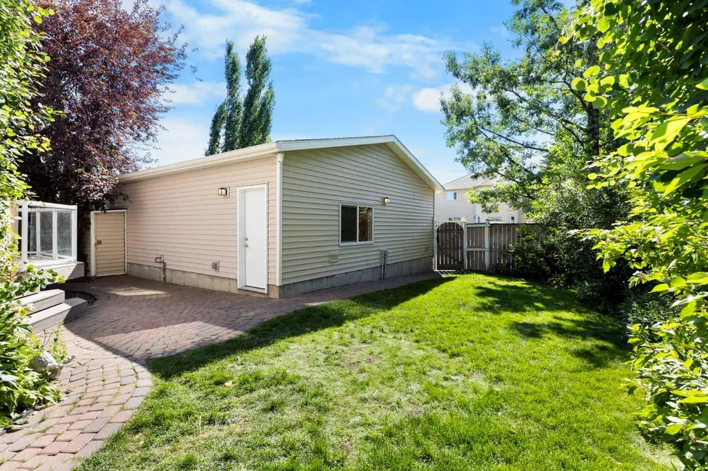 51 Mckenzie Lake Crescent SE Calgary AB T2Z 2P1