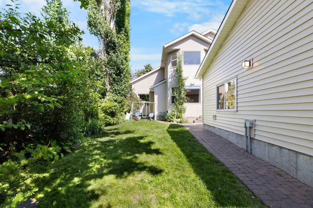 51 Mckenzie Lake Crescent SE Calgary AB T2Z 2P1