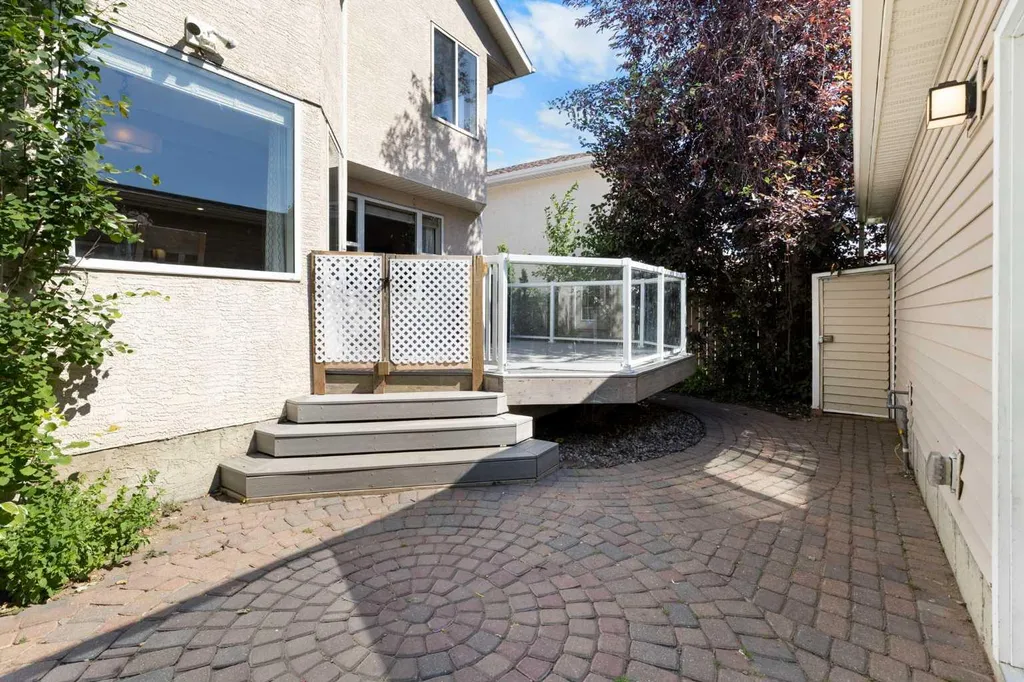 51 Mckenzie Lake Crescent SE Calgary AB T2Z 2P1