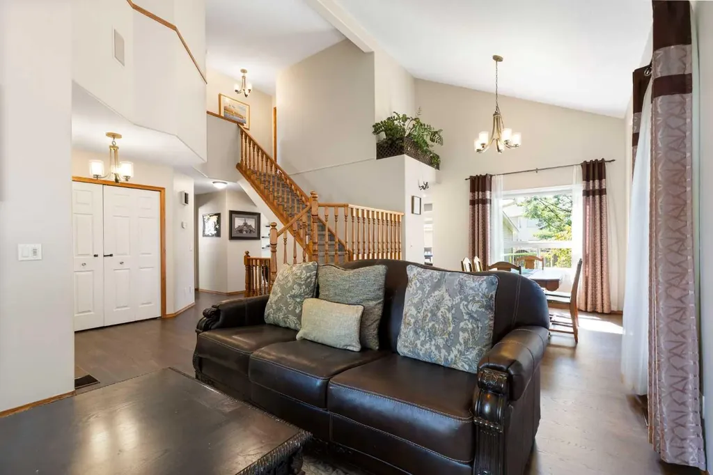 51 Mckenzie Lake Crescent SE Calgary AB T2Z 2P1