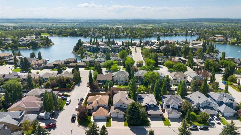 51 Mckenzie Lake Crescent SE Calgary AB T2Z 2P1