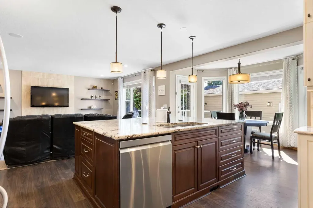 51 Mckenzie Lake Crescent SE Calgary AB T2Z 2P1