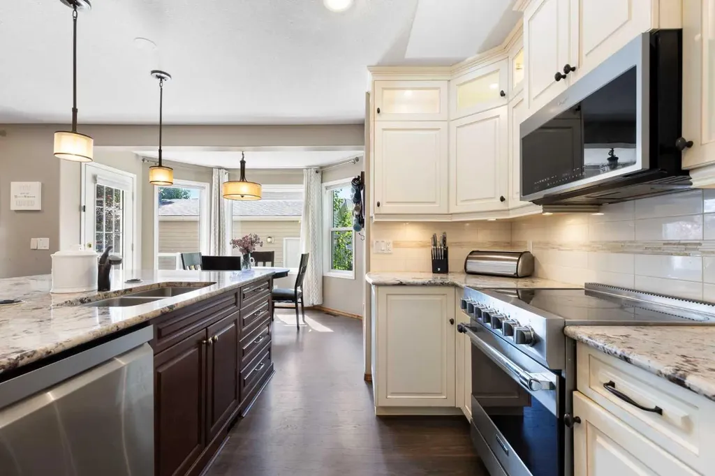 51 Mckenzie Lake Crescent SE Calgary AB T2Z 2P1