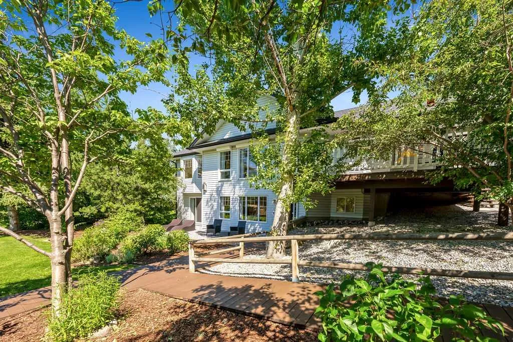 80107 Highwood Meadows Drive E Rural Foothills County AB T1S4Y9