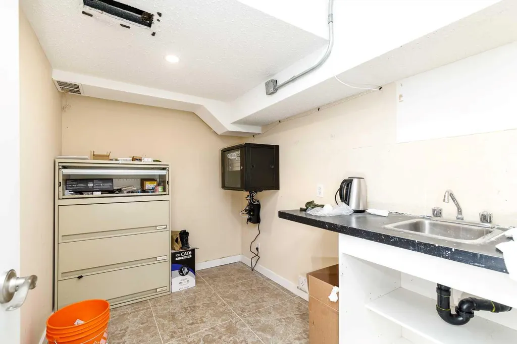 4419 55 Street Red Deer AB T4N 2H3