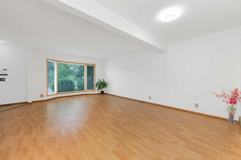 78 Queen Anne Close SE Calgary AB T2J 6E5