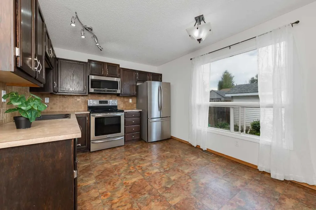 78 Queen Anne Close SE Calgary AB T2J 6E5