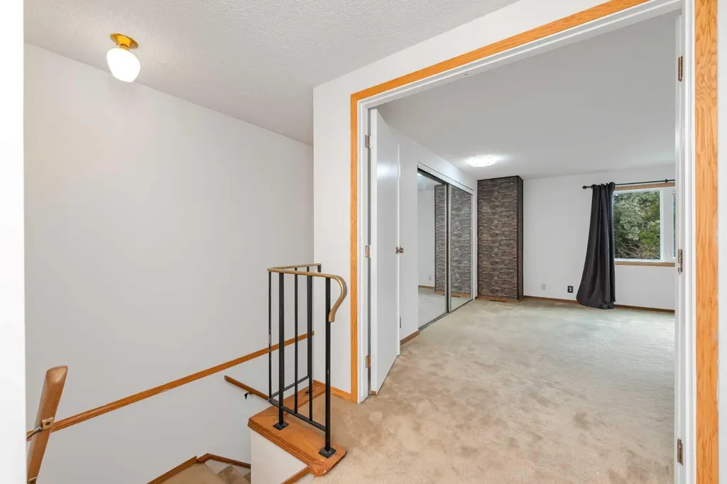 78 Queen Anne Close SE Calgary AB T2J 6E5