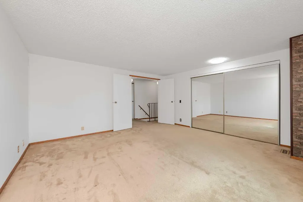 78 Queen Anne Close SE Calgary AB T2J 6E5