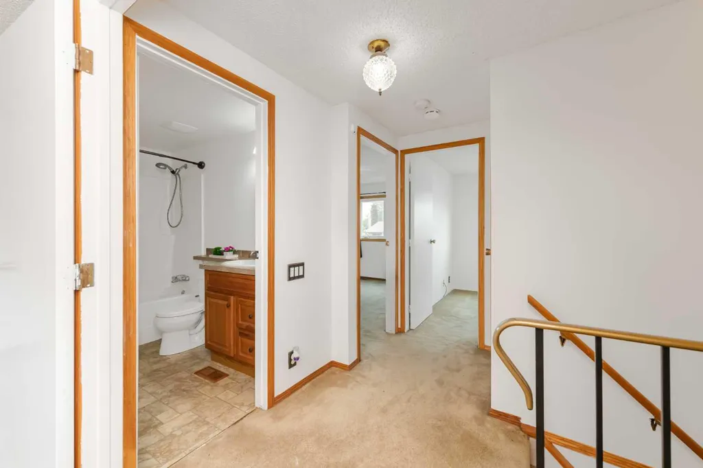 78 Queen Anne Close SE Calgary AB T2J 6E5