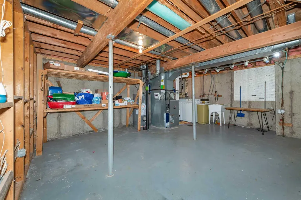 78 Queen Anne Close SE Calgary AB T2J 6E5