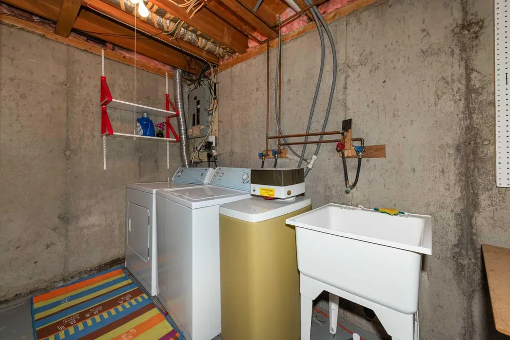 78 Queen Anne Close SE Calgary AB T2J 6E5