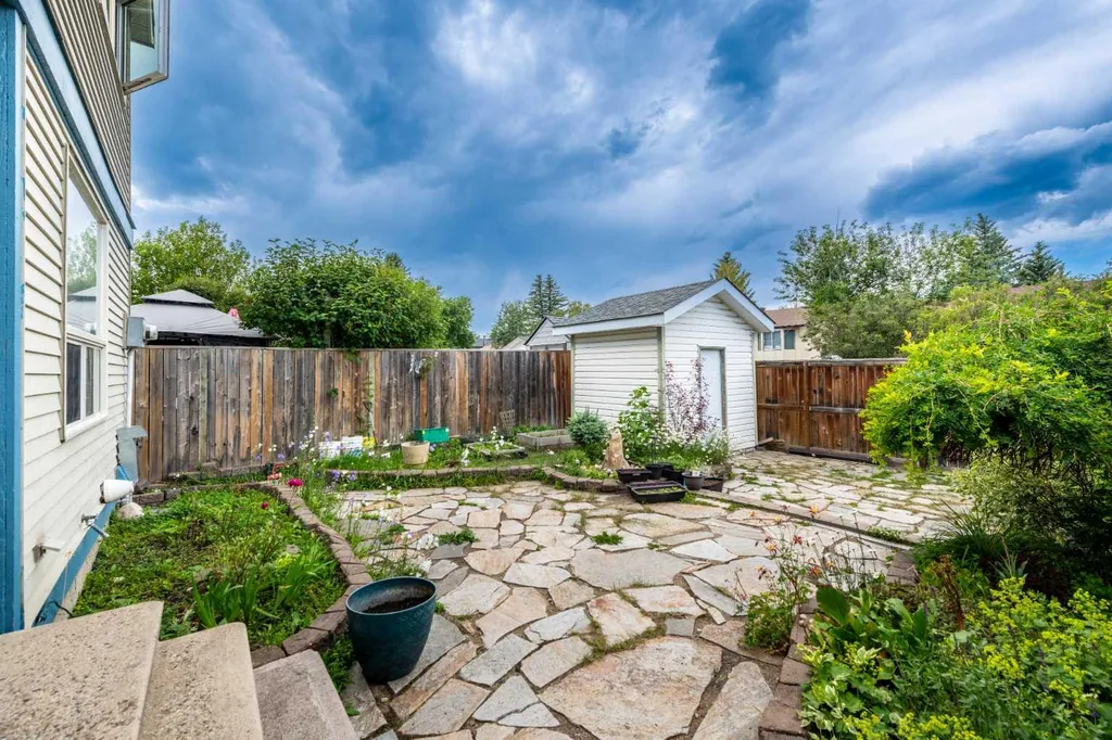 78 Queen Anne Close SE Calgary AB T2J 6E5