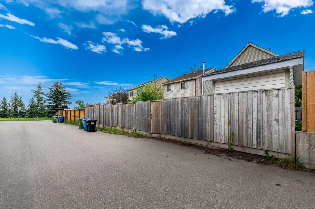 78 Queen Anne Close SE Calgary AB T2J 6E5