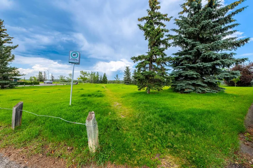 78 Queen Anne Close SE Calgary AB T2J 6E5